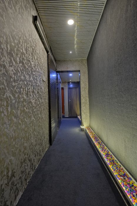 Elysian Luxury Spa corridor
